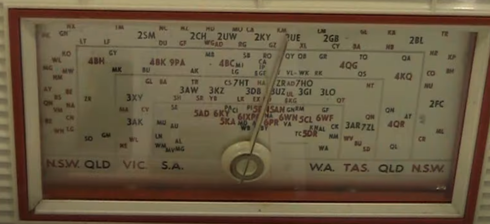 A Look at Old Radios in Australia (video)
