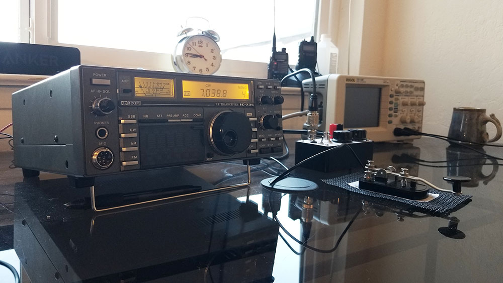Icom IC 735